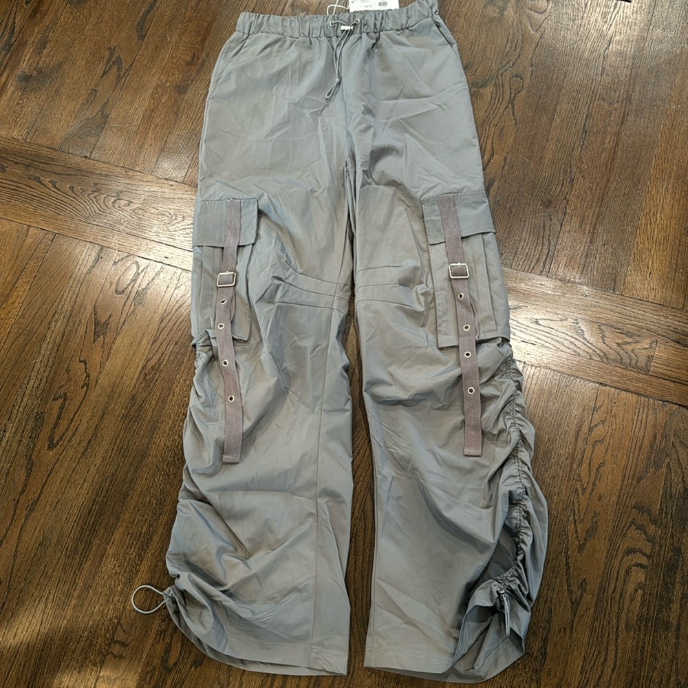 NWT Emory Park cargo pants. Size M